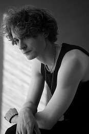 �������  �����